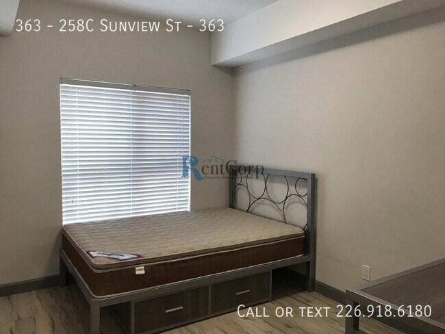 Building Photo - 258C-258C Sunview St