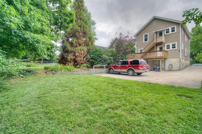 Building Photo - 1026 Altavia Ave