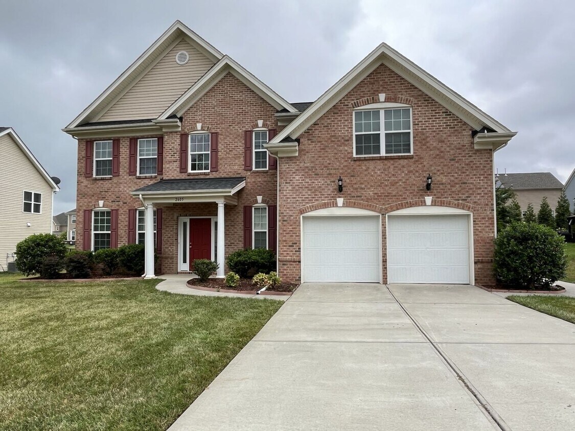 Primary Photo - Spacious 4 Bed + Bonus Room Home in Concord