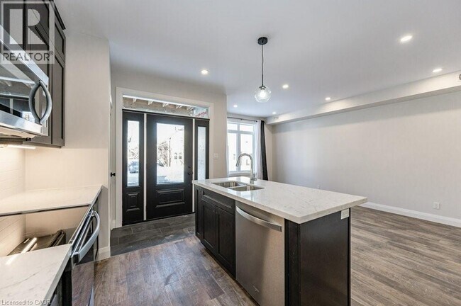 Photo du bâtiment - 153 Wentworth Ave
