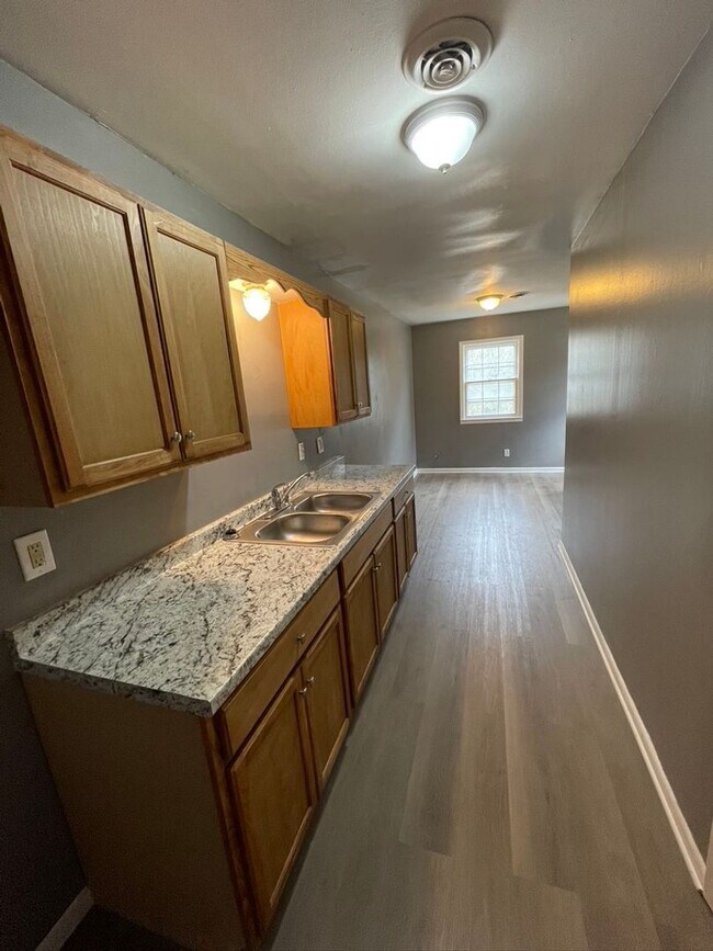 Building Photo - 901 S Taylor Duplex