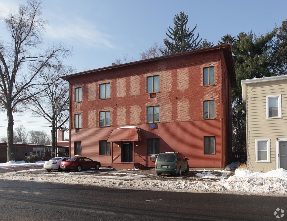Building Photo - 131 Main St