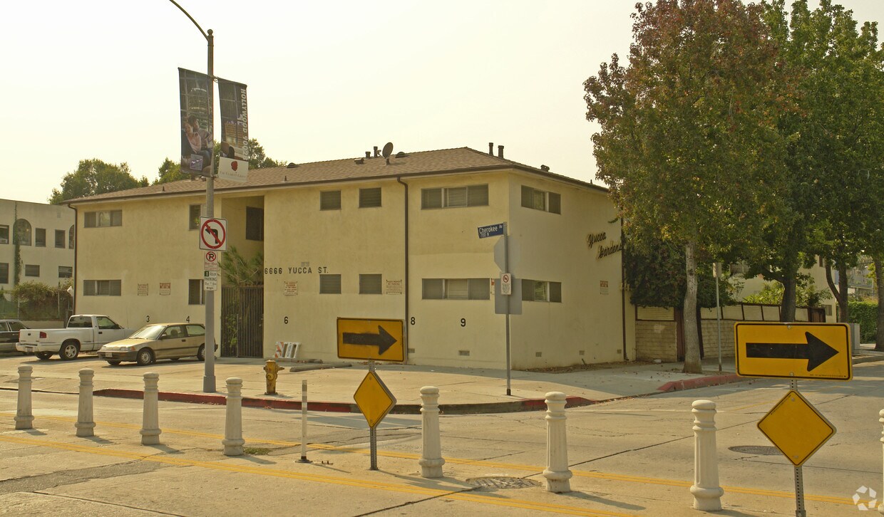Primary Photo - 6666 Yucca St