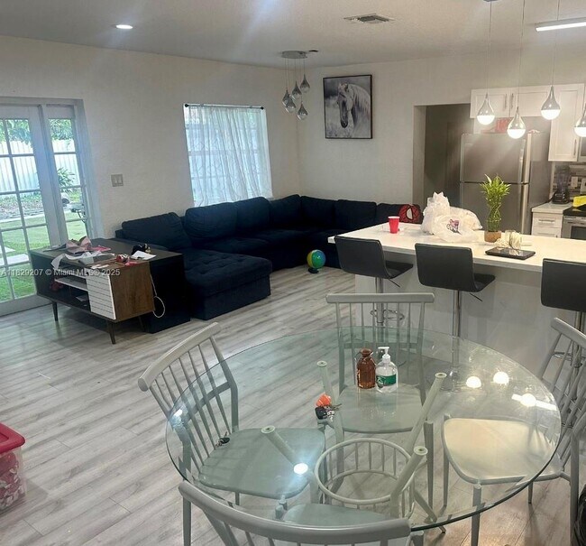 Foto del edificio - 2970 NW 187th St