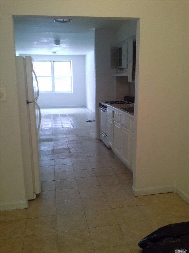 Foto del edificio - 58-38 Granger St