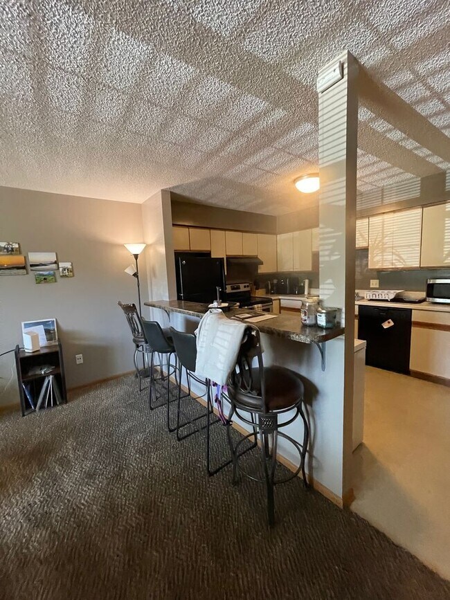 Foto del edificio - Great Townhome! Close to Campus!