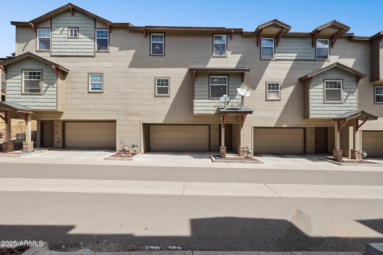 Primary Photo - 2498 W Cripple Creek Dr