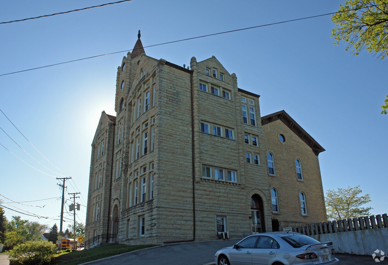 Foto principal - McCarthy State Manor Condominiums