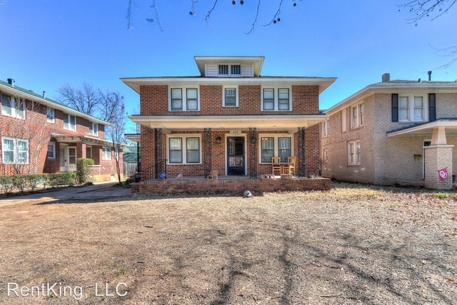 Building Photo - 5 br, 2.5 bath House - 827 College Ave