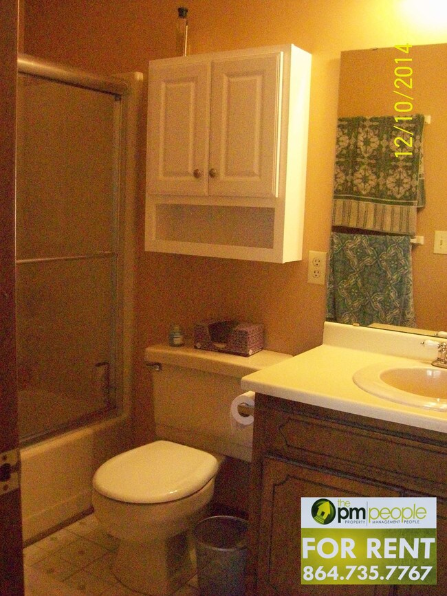 Foto del edificio - 100 Fairway Dr