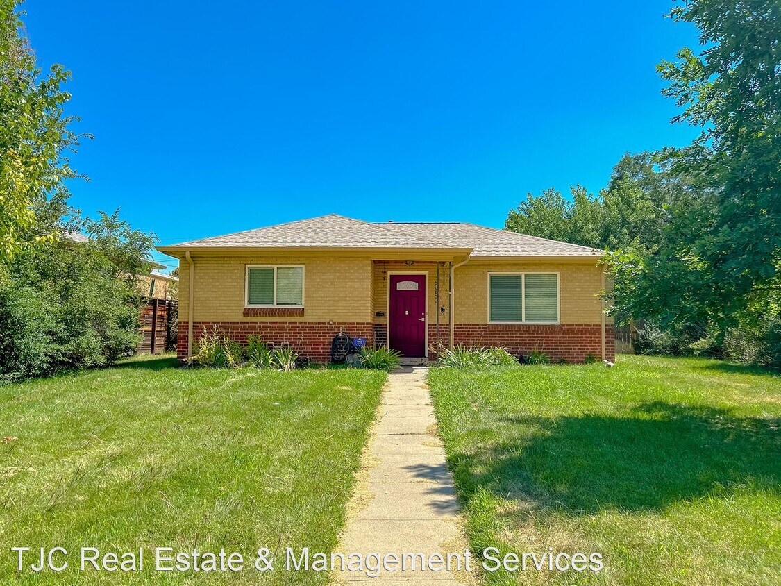 Primary Photo - 3 br, 2.5 bath House - 3050 Locust Street
