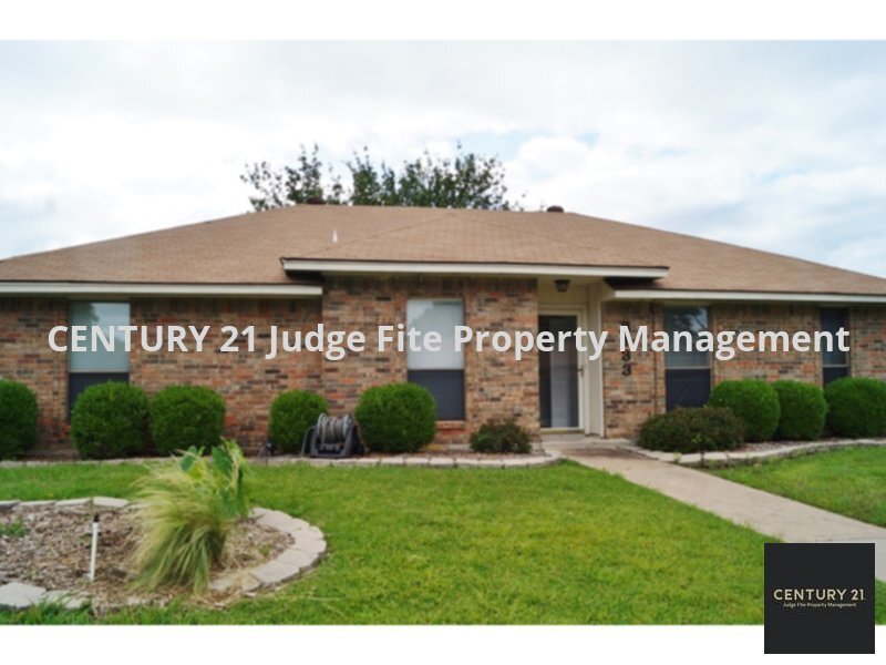 Primary Photo - Charming Single Story 3/2/2 in Carrollton ...
