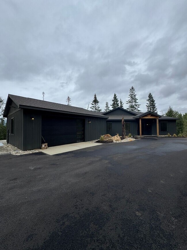 Foto del edificio - Luxury Rural Home Close to Town for Lease