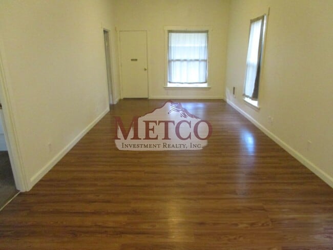 Building Photo - 15401