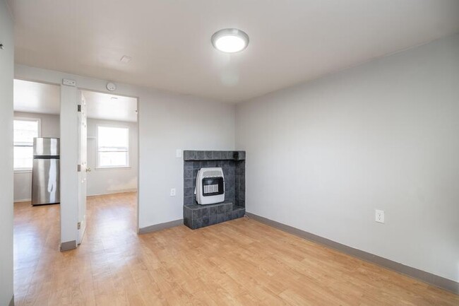Building Photo - 1109 9th St