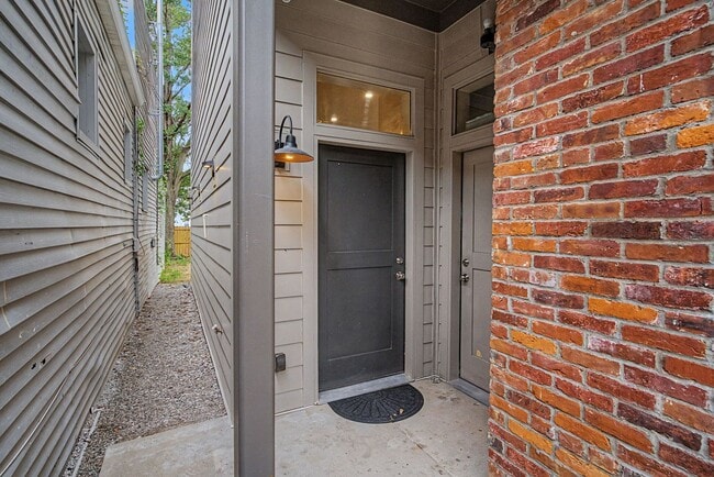 Photo - 1105 Logan St House