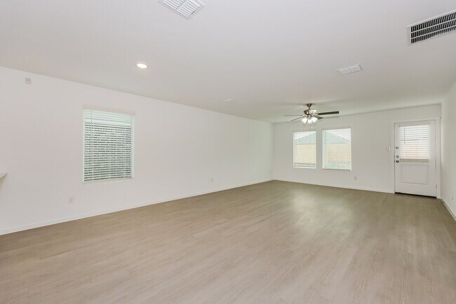 Foto del edificio - 1621 Sparrow Hawk Rd