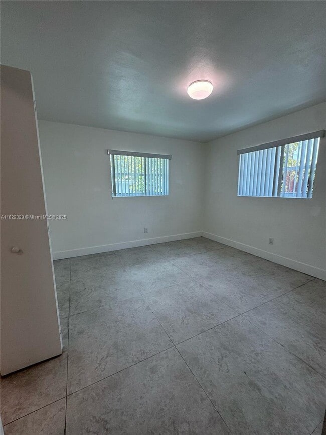 Building Photo - 2941 SW 36th Ave