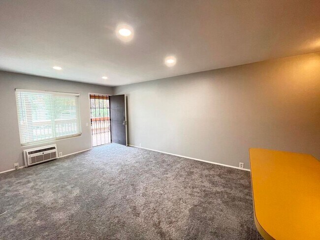 Foto del edificio - Comfortable, Convenient Living In Premier Mission Valley Complex