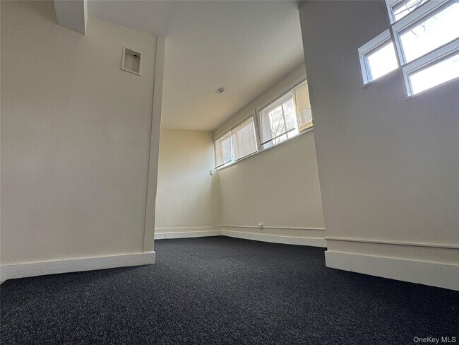 Building Photo - 47 Tinker St