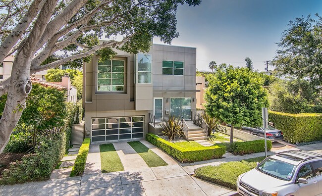 Foto del edificio - 714 Westbourne Dr