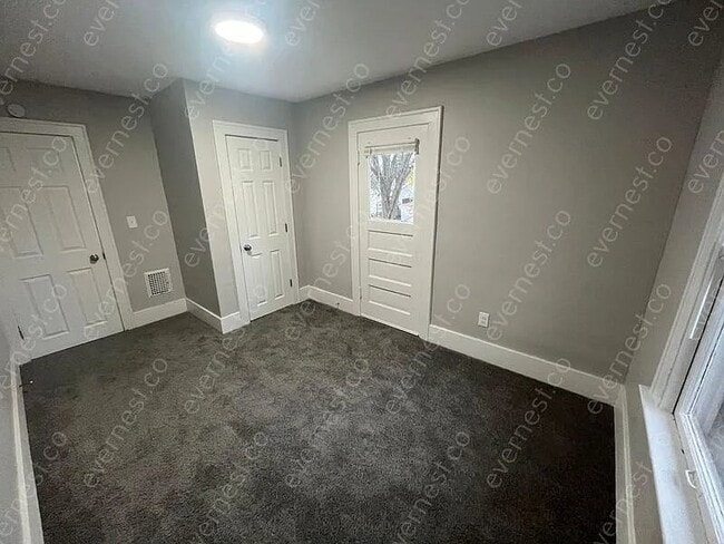 Building Photo - 3633 Almeda Dr