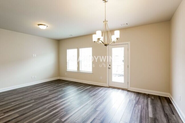 Foto del edificio - Happy New Year! Move in by 1/31 and get on...