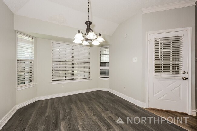 Foto del edificio - 4BR/2BA | Renovated Single Family Home | 2 car garage | Gated backyard
