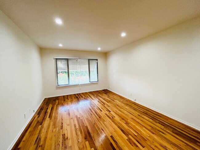 Foto del edificio - 7611 Lexington Ave