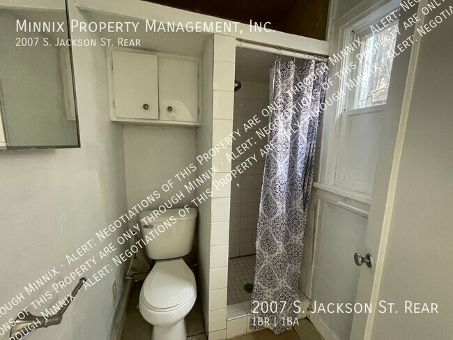 Foto del edificio - 2007 S. Jackson St. Rear