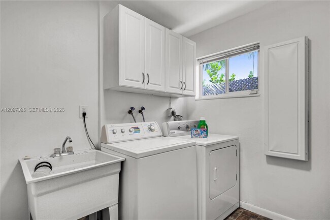 Foto del edificio - 6421 NE 22nd Ave