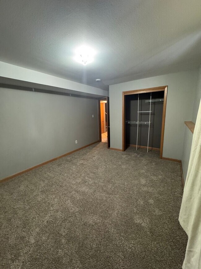 Foto del edificio - Spacious 4 bedroom 2 bathroom stand-alone home