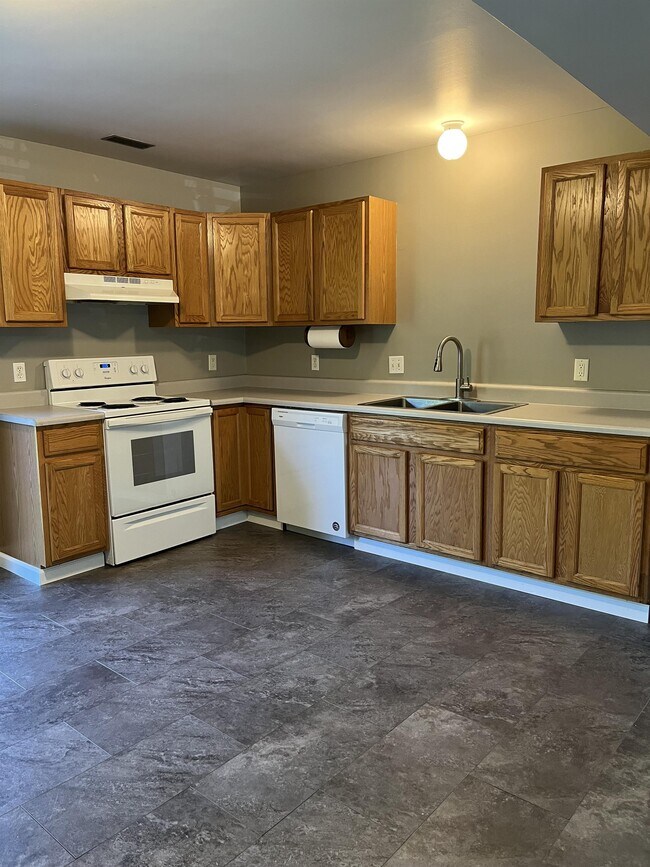 Building Photo - 401 Briden