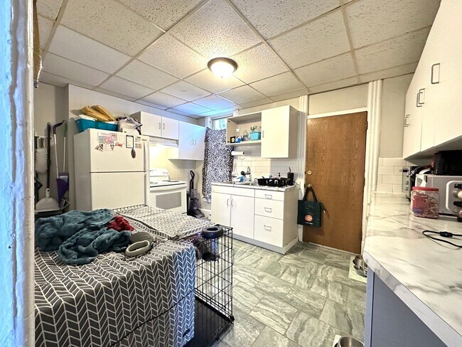 Foto del edificio - 5731-5733 W 8th St