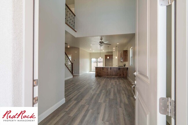 Foto del edificio - Beautiful Townhome in Hurricane Heights!