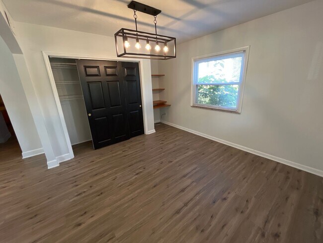 Foto del edificio - 5 bedroom 3 full bath single family home R...