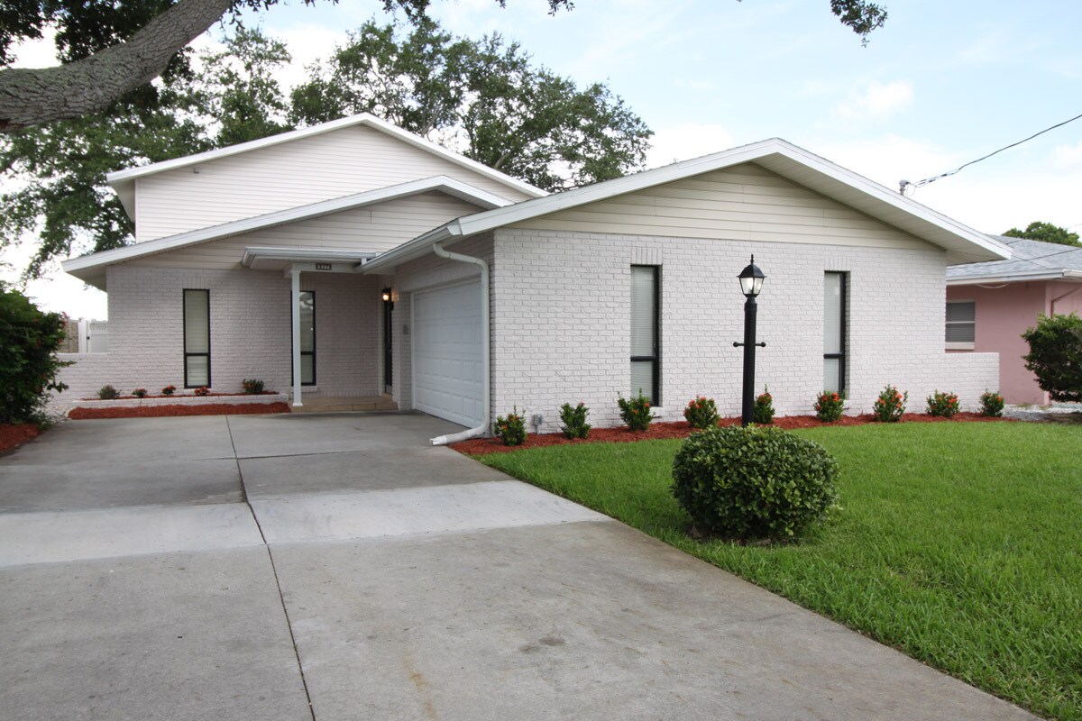 Primary Photo - 517 20th Ave