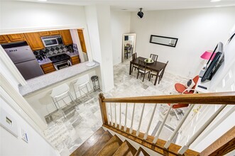 Building Photo - 19 Crestwood Dr