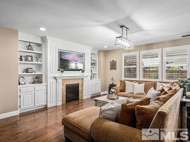 Building Photo - 2725 Foxhunter Ln