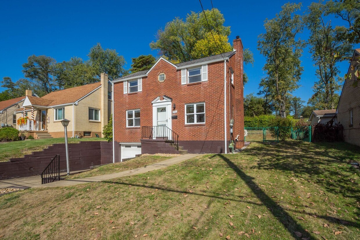 READY FOR MOVE IN! Check out this RENOVATE... - READY FOR MOVE IN! Check out this RENOVATE...