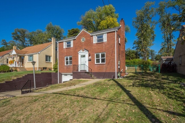 READY FOR MOVE IN! Check out this RENOVATE... - READY FOR MOVE IN! Check out this RENOVATE... House