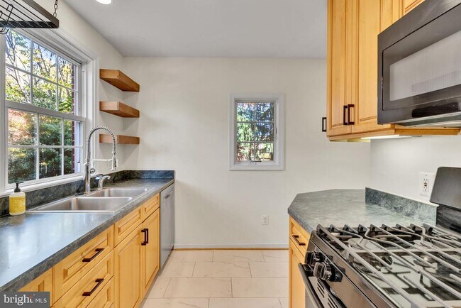 Building Photo - 1307 Bayliss Dr