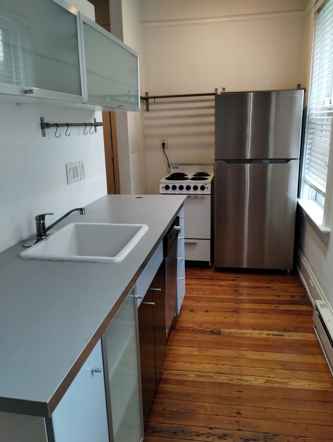 Building Photo - 3947 Elsmere Ave