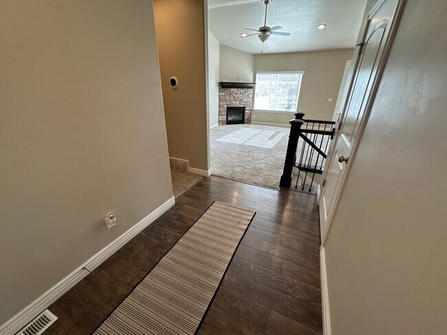 Building Photo - Wyatt Earp Ave - Single Family HOme