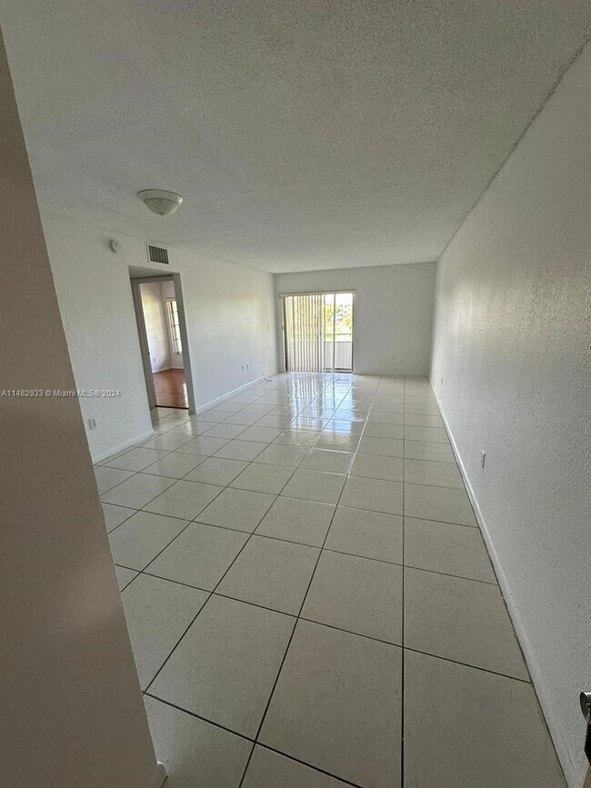 Foto del edificio - 17530 NW 68th Ave
