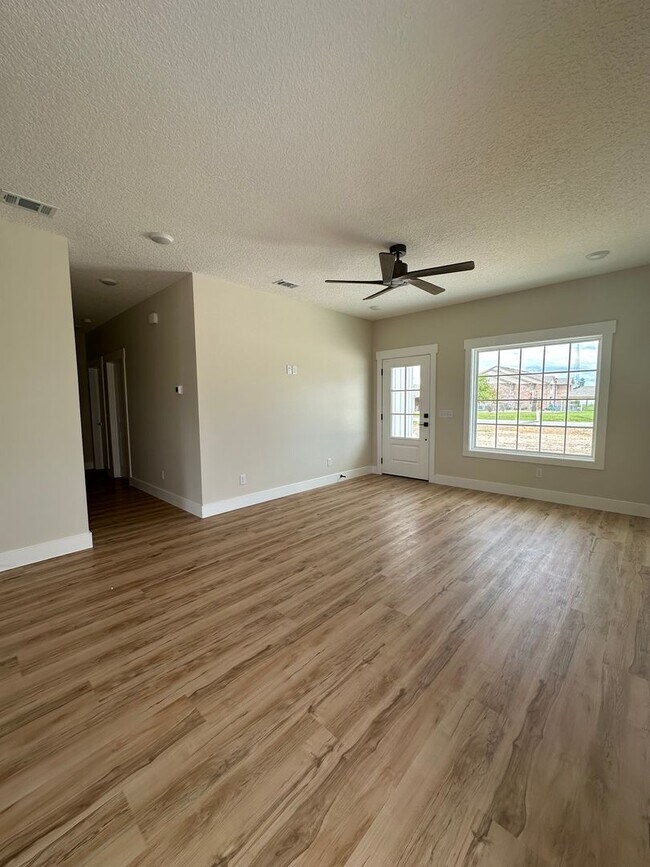 Foto del edificio - 3 Bed 2 Bath House