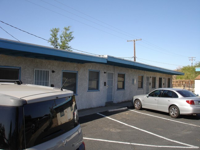 Building Photo - 531 W Buena Vista St