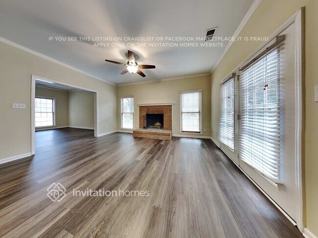 Foto del edificio - 10621 Northwoods Forest Dr