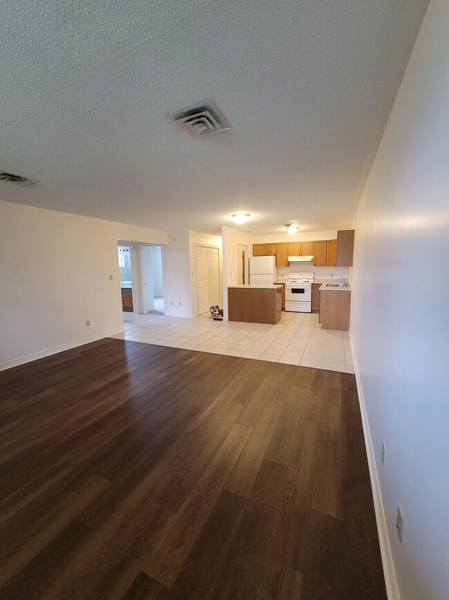 Building Photo - 385 Westwood Dr