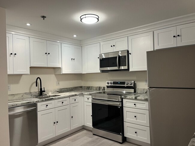 Building Photo - 324 Washington St